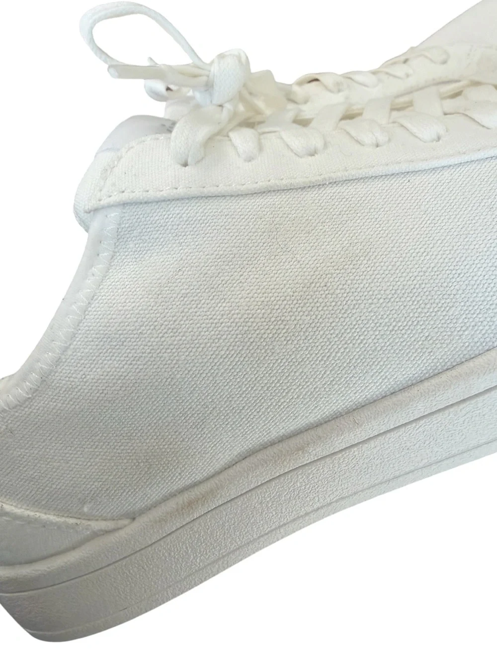 Kizik Irvine Hands Free Canvas Sneaker in White Women’s 7.5 WIDE